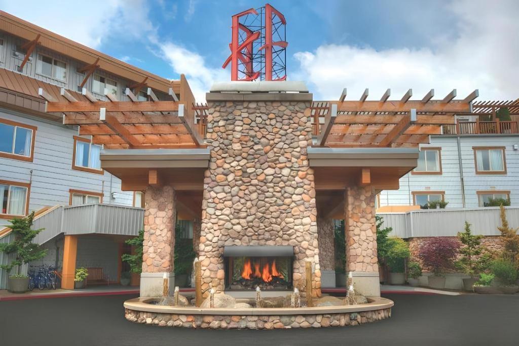 The Edgewater, A Noble House Hotel