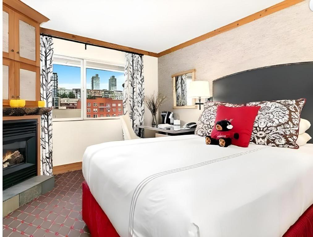 The Edgewater, A Noble House Seattle