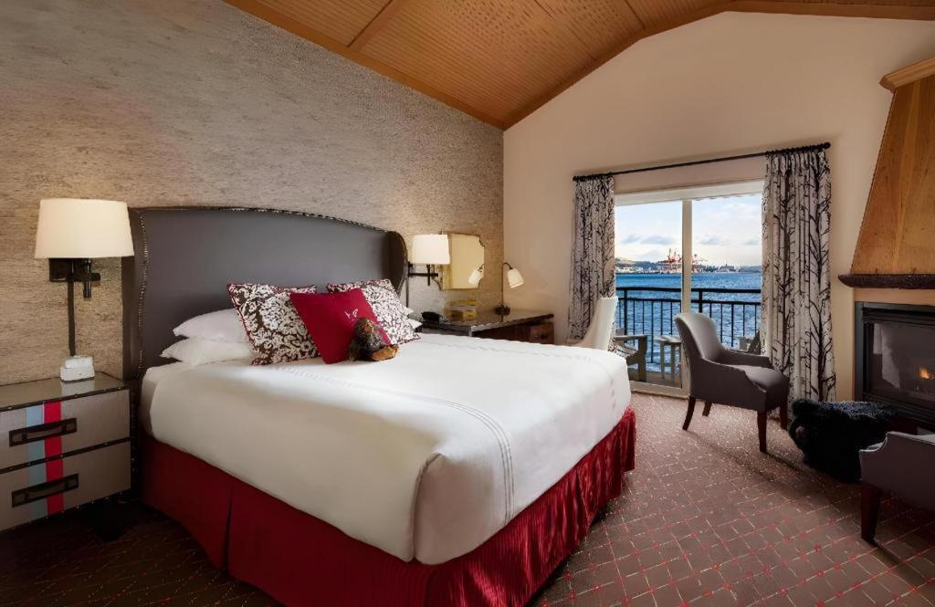 The Edgewater, A Noble House Hotel